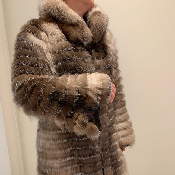 Fox fur jacket. - Picture 1 of 7